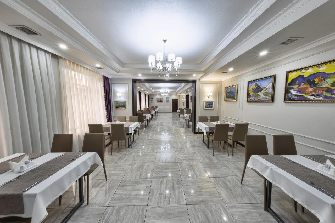 Osh Grand Hotel Chavo Екстериор снимка
