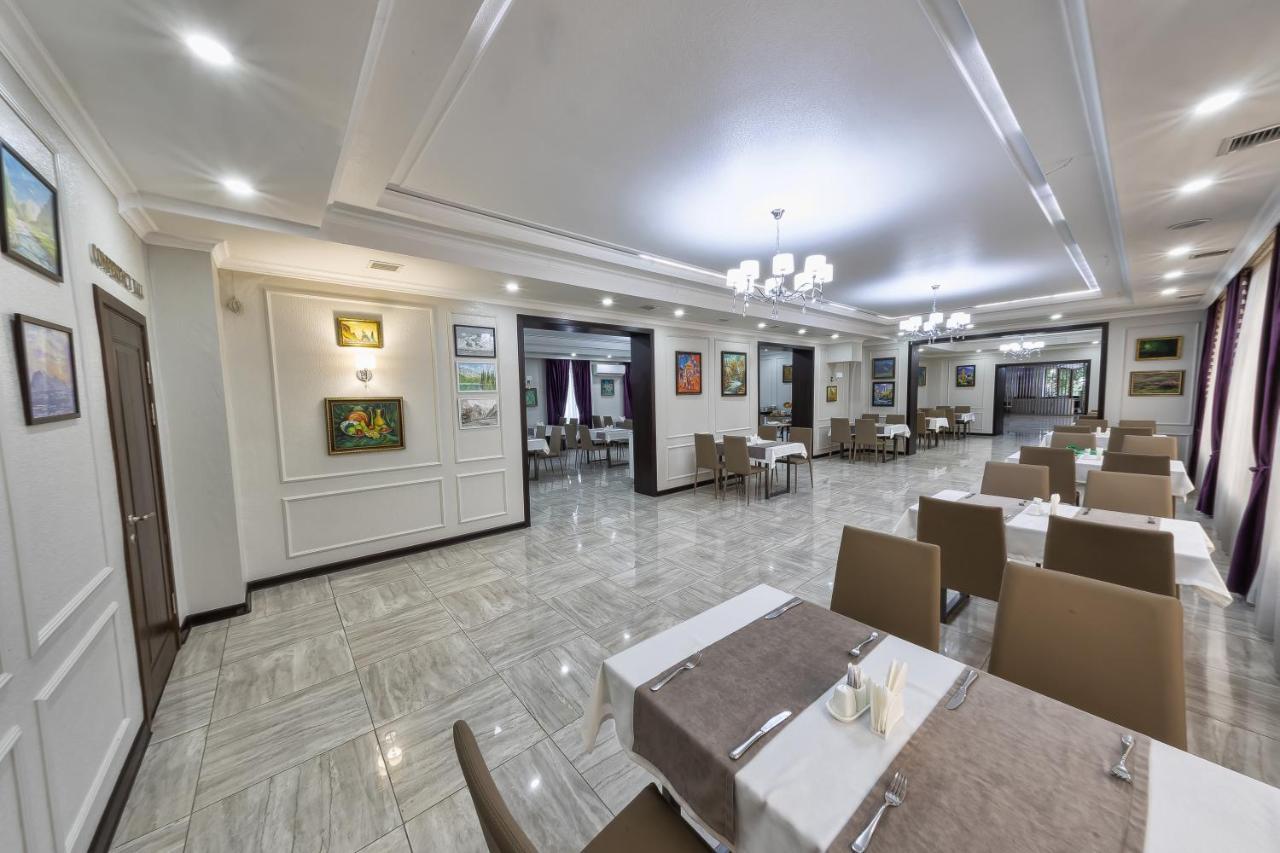 Osh Grand Hotel Chavo Екстериор снимка