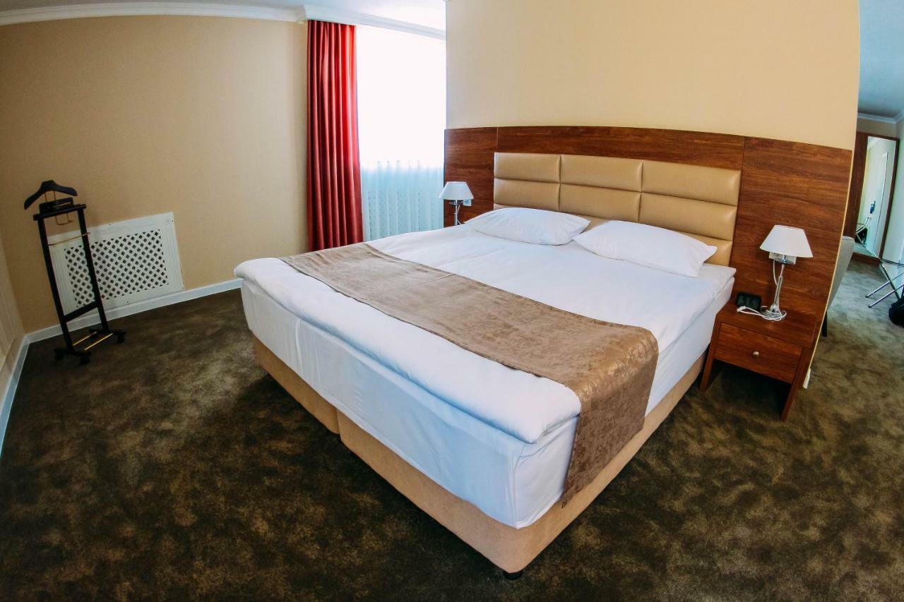 Osh Grand Hotel Chavo Екстериор снимка