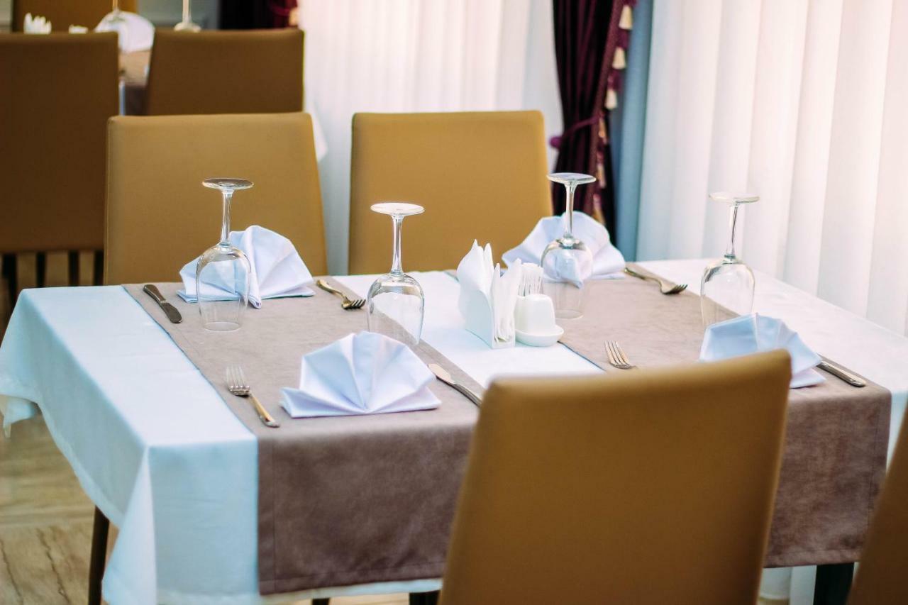 Osh Grand Hotel Chavo Екстериор снимка