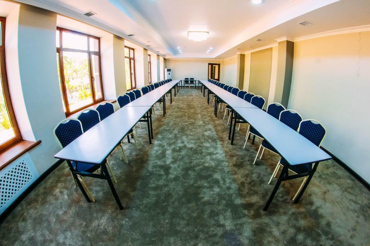 Osh Grand Hotel Chavo Екстериор снимка